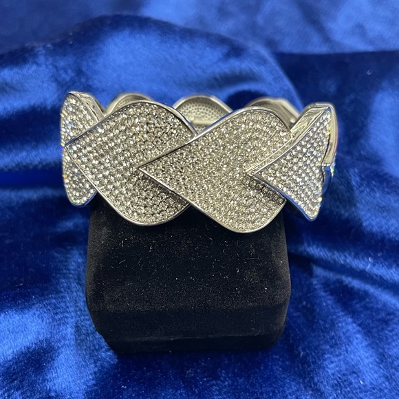 Ladies Fashion bracelet - Picture 3 of 3